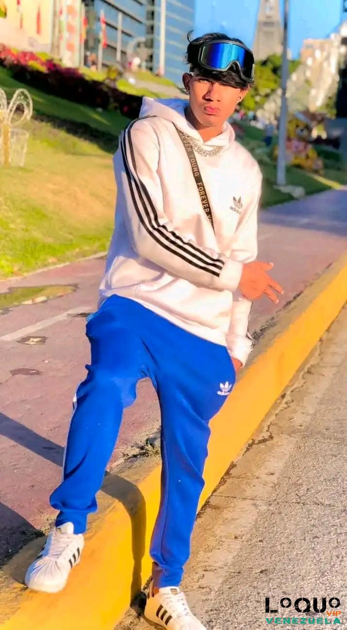 Escorts Masculinos Distrito Capital: Negro con el wb grande hetero activo Negro como de película porno